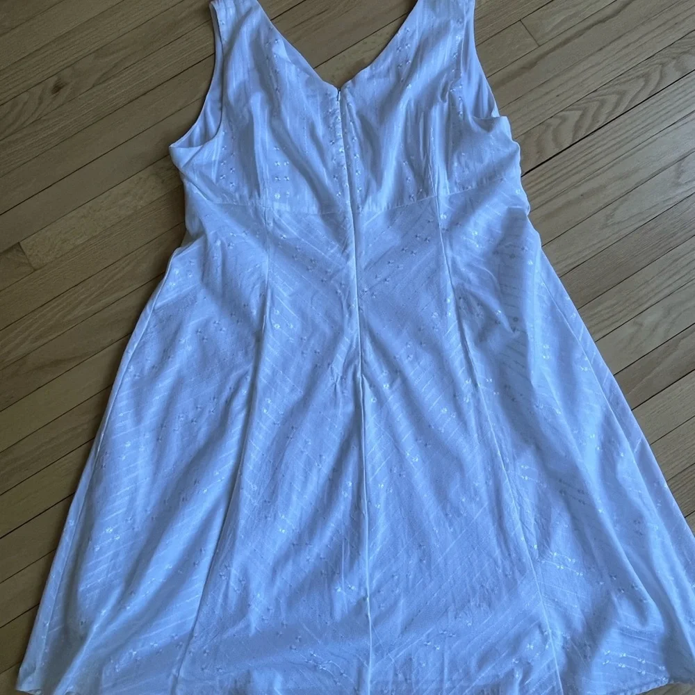 Rabbit Rabbit Rabbit 22W V Neck White Dress. - Picture 3 of 5